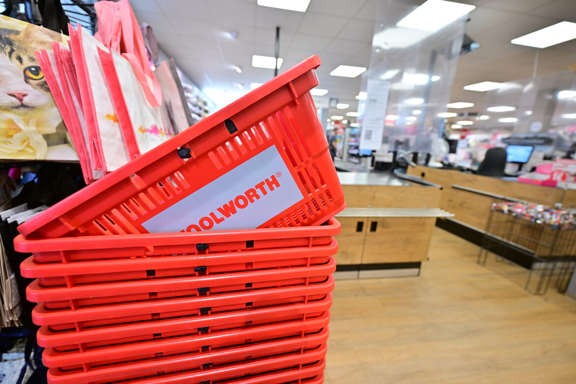 Einblick in das innere einer Woolworth Filiale